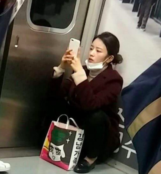 seleb korea naik kereta © 2016 brilio.net seleb korea naik kereta © 2016 brilio.net