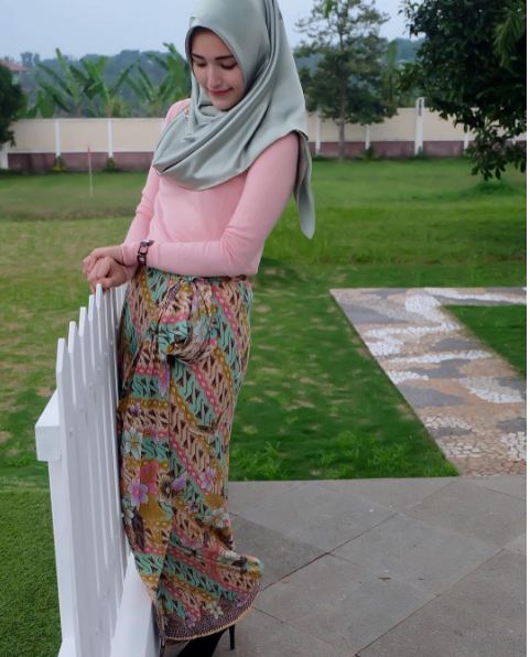 foto ini bukti Adelia Pasha juga fashionable abis © 2016 instagram foto ini bukti Adelia Pasha juga fashionable abis © 2016 instagram