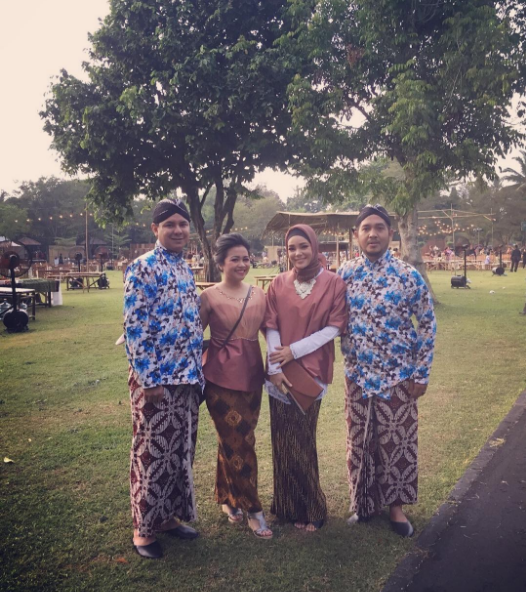 Kemesraan Dewi Sandra dan suami 1-12 © 2016 brilio.net