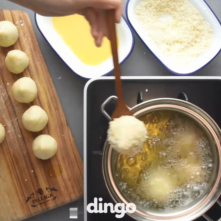 Coxinha kroket ala Brazil © 2016 dingo ID Coxinha kroket ala Brazil © 2016 dingo ID