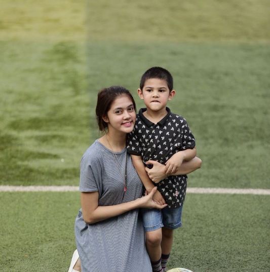 seleb dekat anak pasangan © 2016 brilio.net seleb dekat anak pasangan © 2016 brilio.net