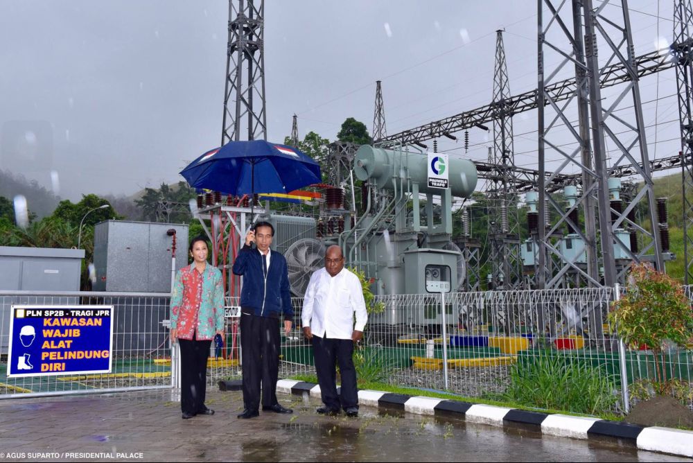 5 Foto Viral Jokowi © 2016 brilio.net 5 Foto Viral Jokowi © 2016 brilio.net