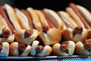 Jika ingin sertifikasi halal, hot dog di Malaysia diminta ganti nama