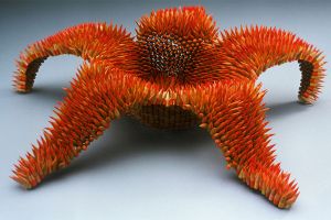 9 Karya seni dari rangkaian ribuan pensil ini keren banget