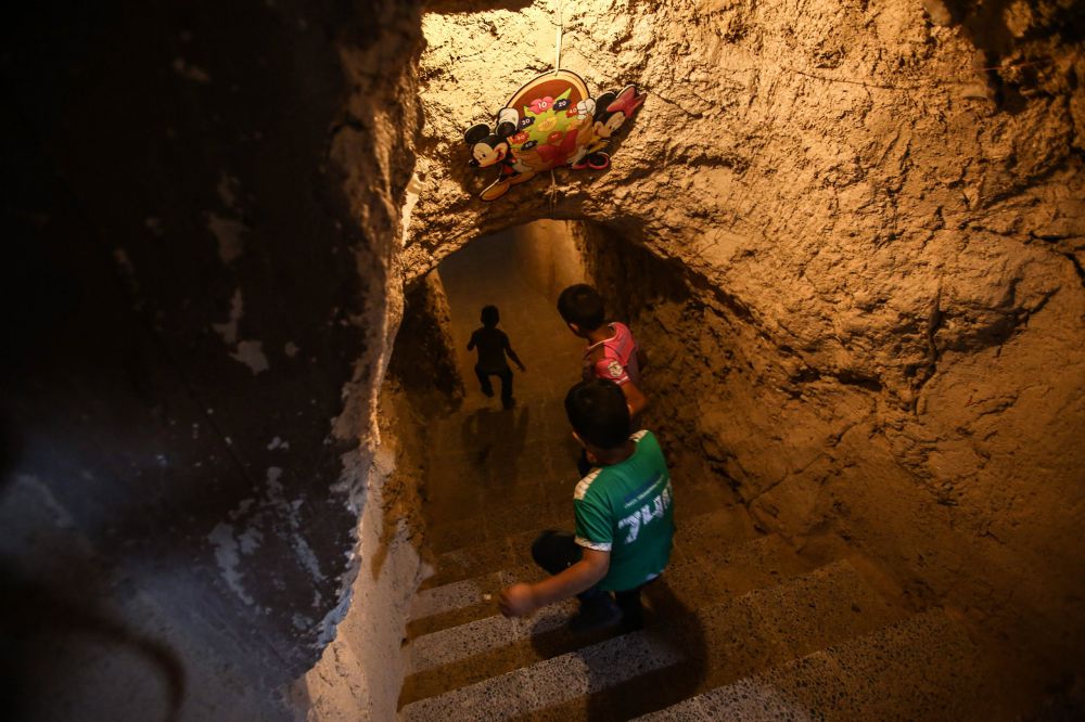 Menengok 15 potret taman bermain bawah tanah anak-anak di Suriah