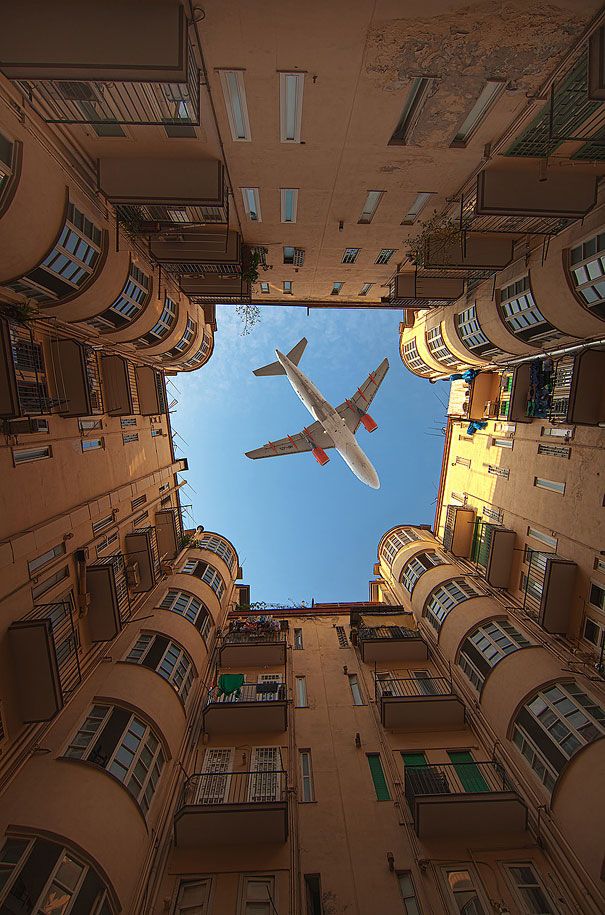 10 Foto pesawat ini bikin kamu bertanya-tanya 'asli atau editan ya?'