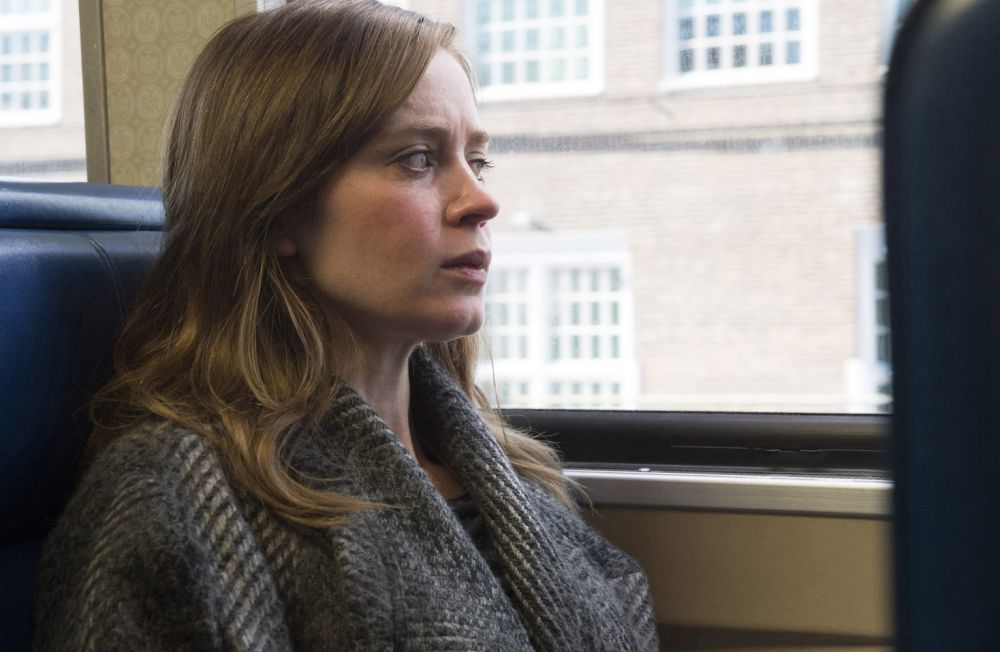 Ini 7 perbedaan mencolok film vs buku ' the girl on the train' 