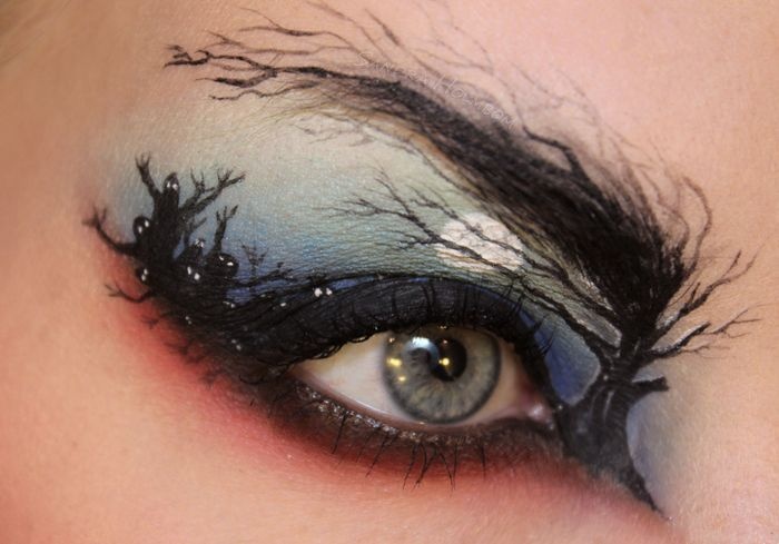 spooky eye © 2016 brilio.net