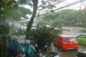 Dilanda hujan deras, ini 10 foto dan video banjir dahsyat di Bandung