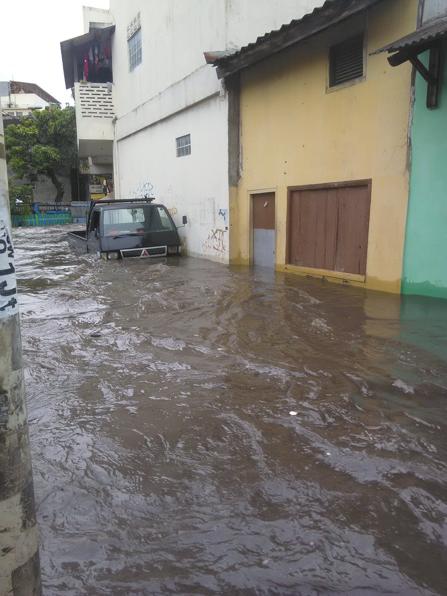 Dilanda hujan deras, ini 10 foto dan video banjir dahsyat di Bandung