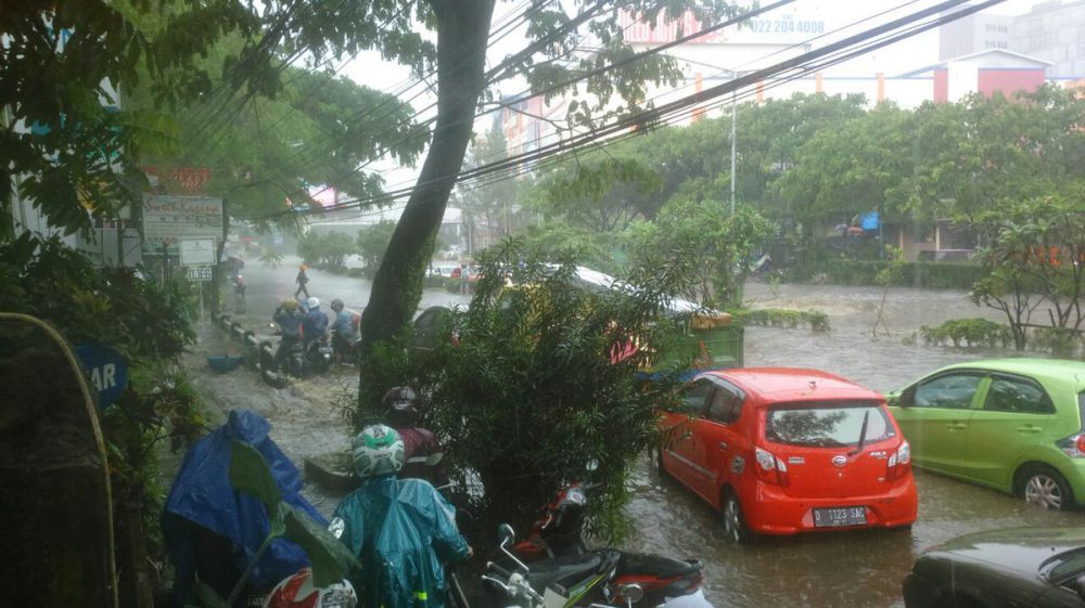 Banjir bandung © 2016 berbagai sumber Banjir bandung © 2016 berbagai sumber