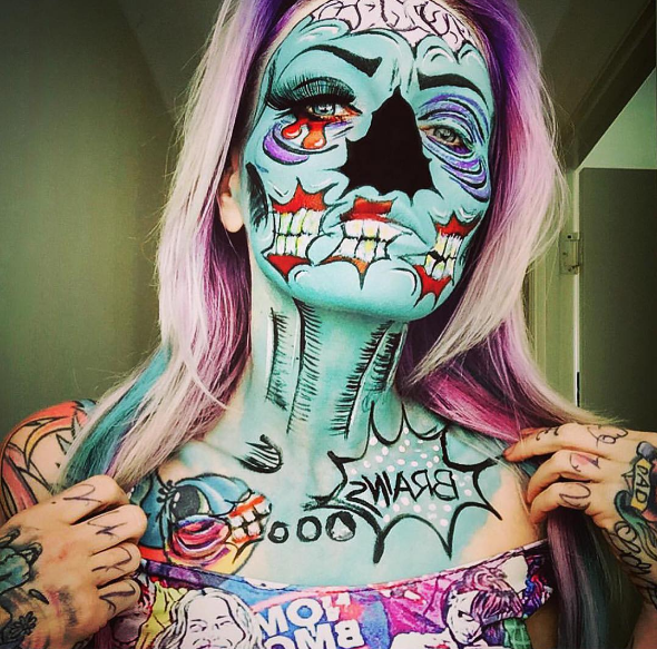 Berkat makeup, wajah wanita ini berubah mengerikan bak zombie