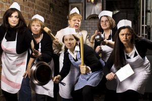 Restoran ini hanya mempekerjakan chef nenek-nenek lho, wah...