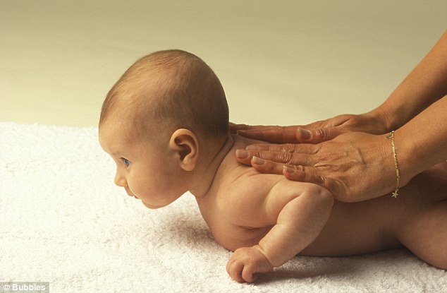 Hati-hati memijat bayi memakai minyak zaitun ternyata berbahaya