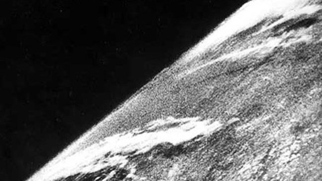 Ini potret pertama bumi yang diambil dari luar angkasa 70 tahun lalu