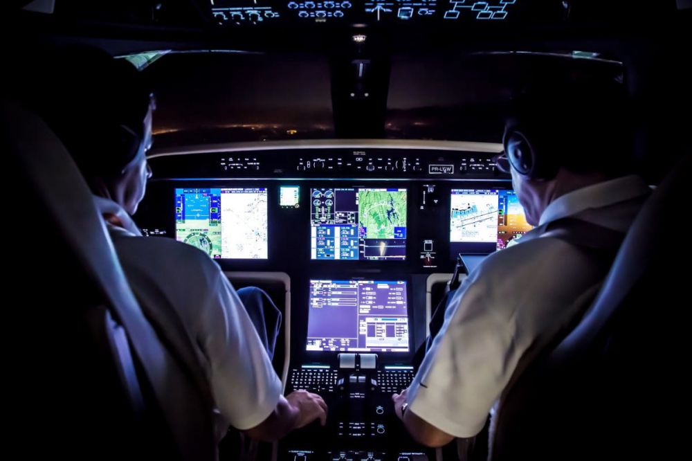 jackie chan beli pesawat jet pribadi begini penampakan dalamnya © 2016 unilad