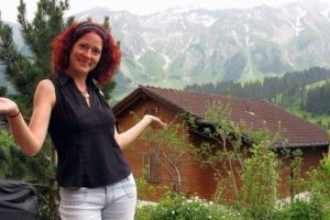 Cewek ini punya trik keren bisa nginap gratis selama liburan, gimana?