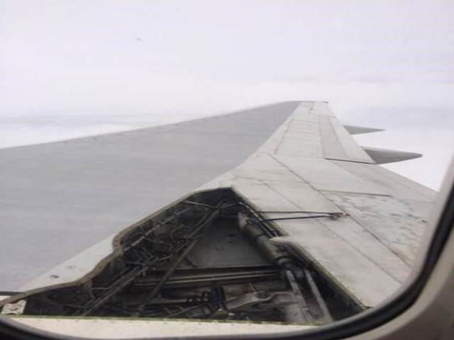 Mengapa penutup jendela pesawat harus dibuka saat take off dan landing