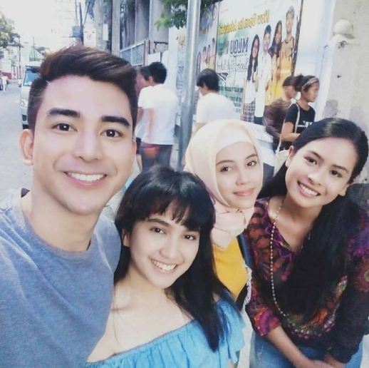 8 Foto di balik layar aksi Maudy Ayunda di The Nekad Traveler