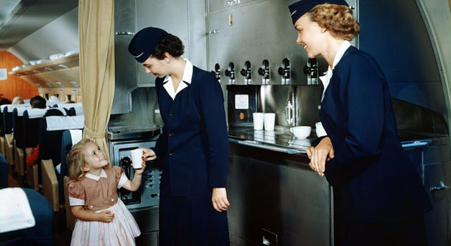 14 Foto langka penumpang pesawat first class tahun 1940an, keren nih