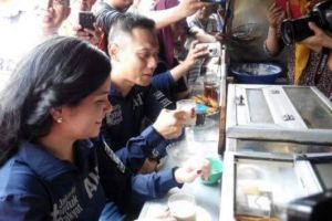 10 Pejabat dan calon kepala daerah yang makan di warteg, merakyat nih?