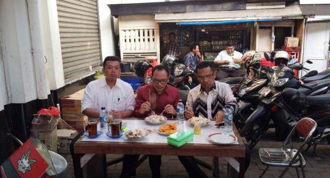 pejabat warteg © 2016 brilio.net