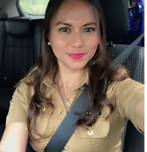 Victorine Lengkong, PNS asal Manado yang cantiknya mirip Venna Melinda