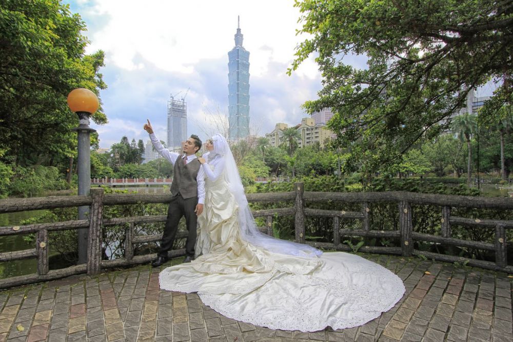 Sakral dan mengharukan, 7 pasang TKI ini menikah massal di Taiwan