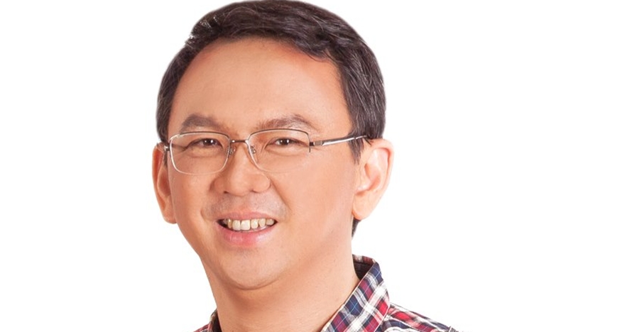 Lagi kampanye, Ahok tiba-tiba dicium ibu ini dari dalam mobil