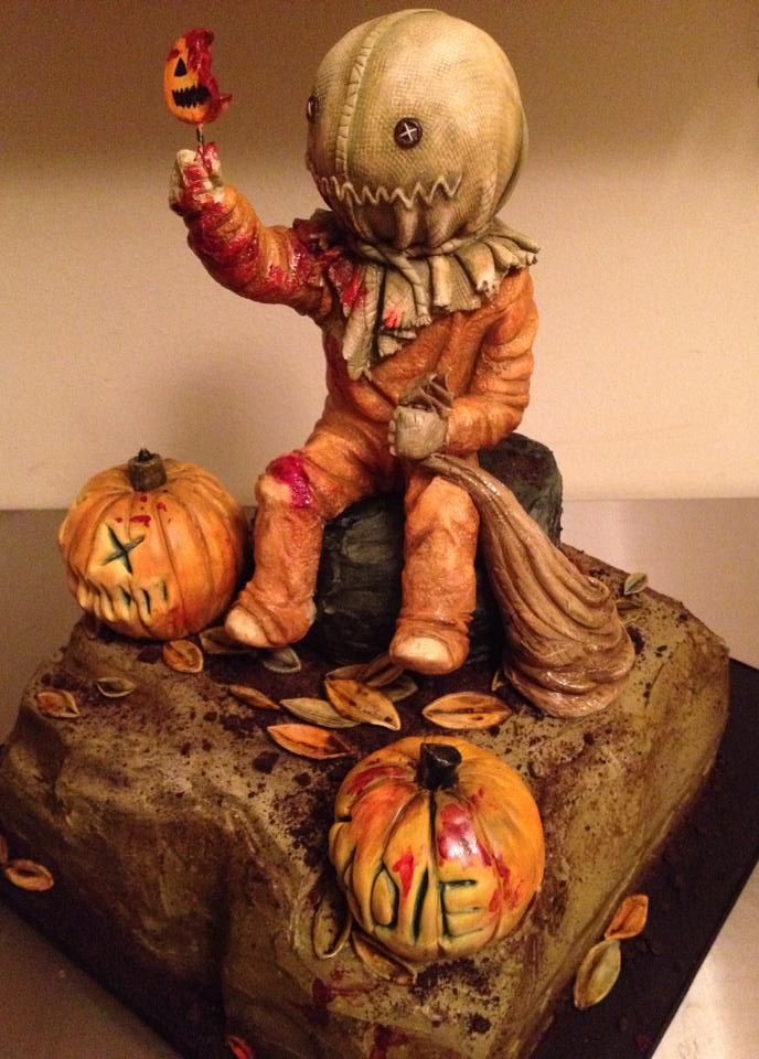 kue ulang tahun ini punya bentuk yang bikin merinding © 2016 Sideserf Cake Studio