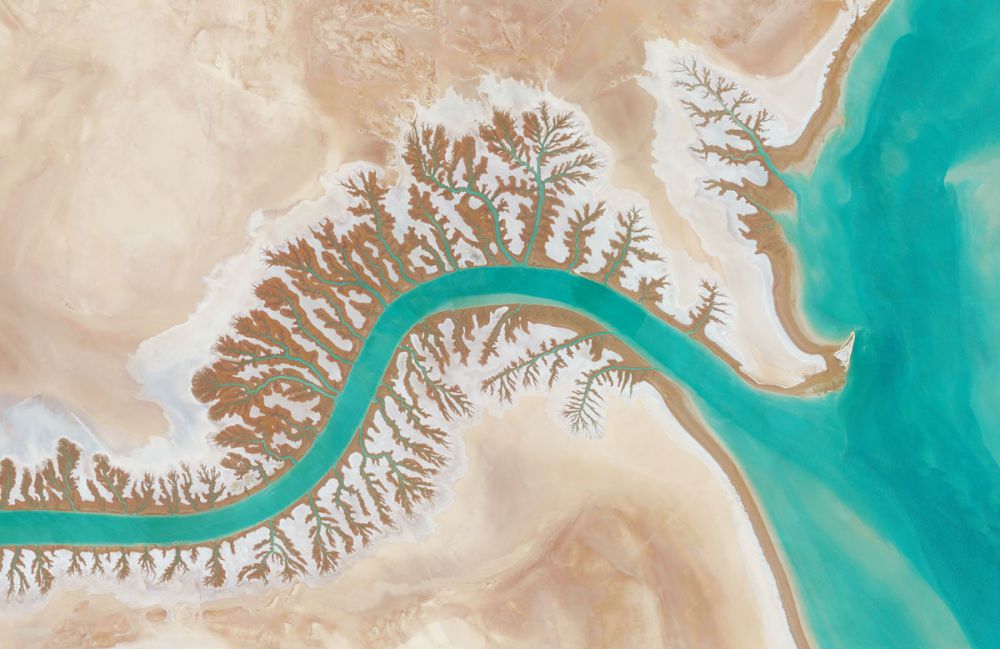 15 Penampakan bumi yang dipotret dengan kamera satelit ini bikin kagum