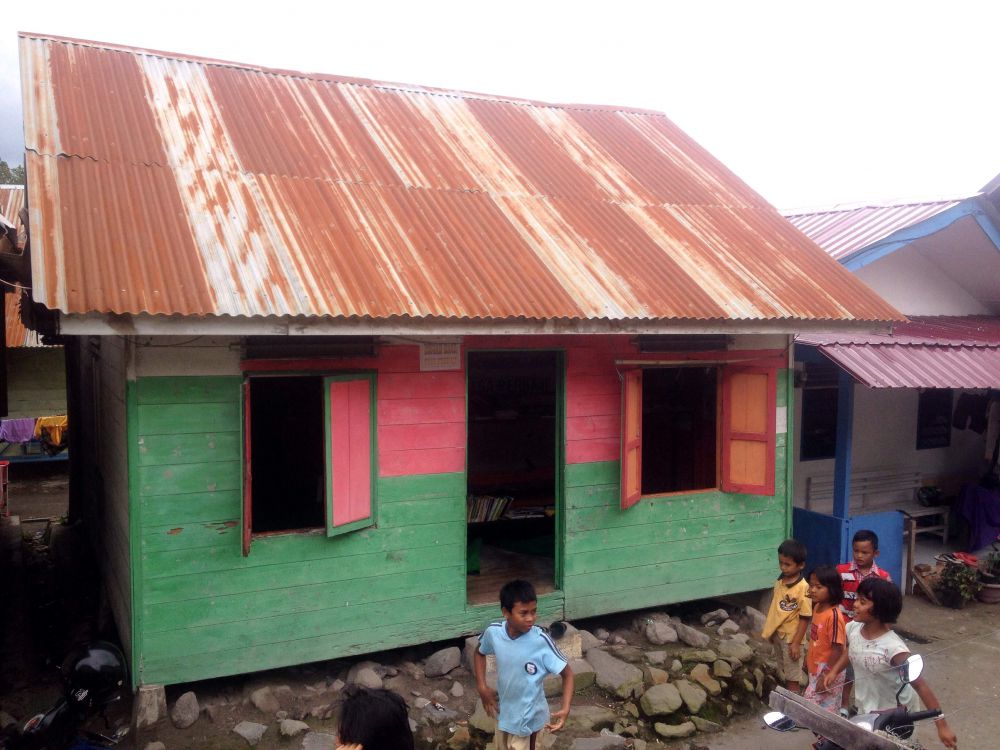 Peduli pendidikan, Yesi pelopori rumah baca di kaki Gunung Sinabung