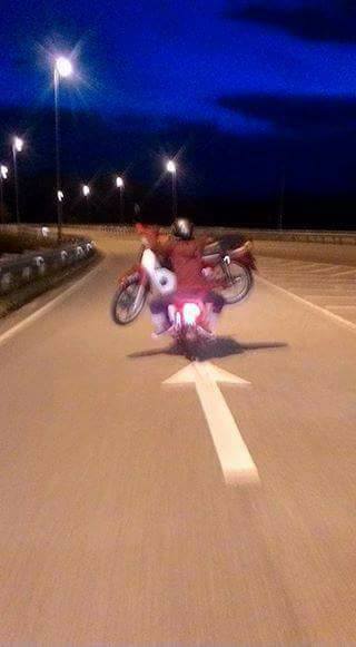 potret motor angkut motor ini bikin geleng-geleng sambil tepuk jidat © 2016 Afiq Aziz/SiakapKely