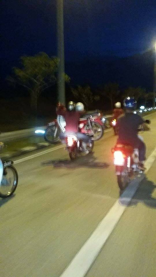 potret motor angkut motor ini bikin geleng-geleng sambil tepuk jidat © 2016 Afiq Aziz/SiakapKely