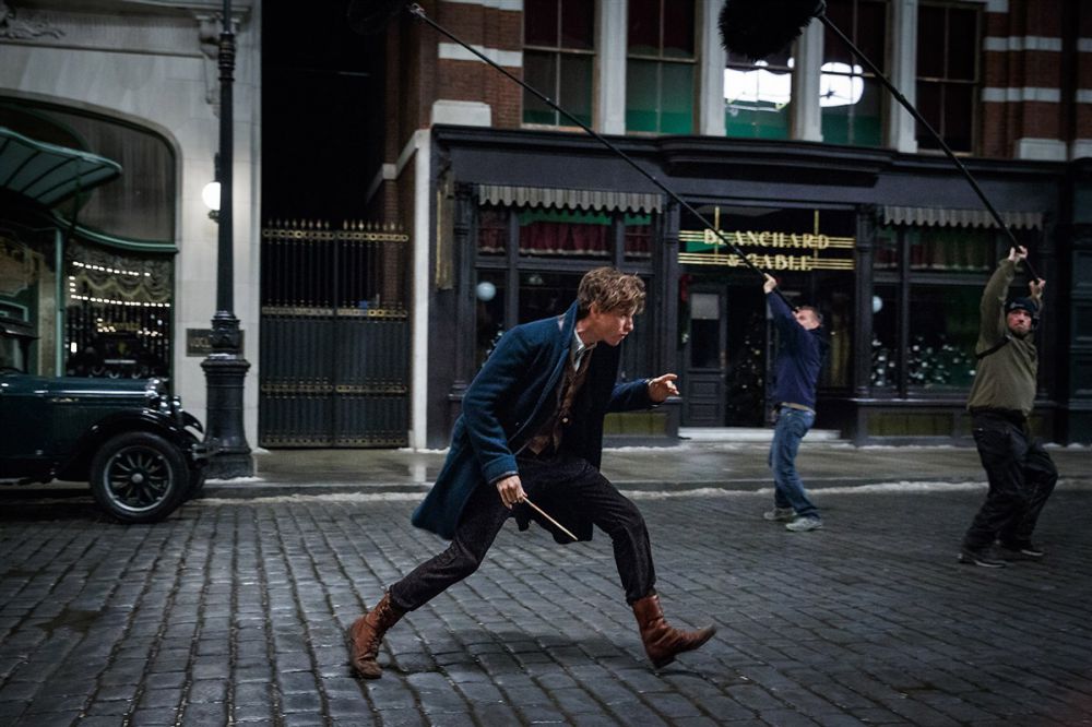 Fantastic Beasts BTS © 2016 brilio.net Fantastic Beasts BTS © 2016 brilio.net