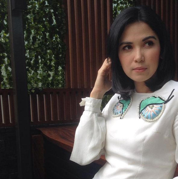 Meyriska vs Dinda © 2016 Instagram.com/dindakanyaa/cutratumeyriska