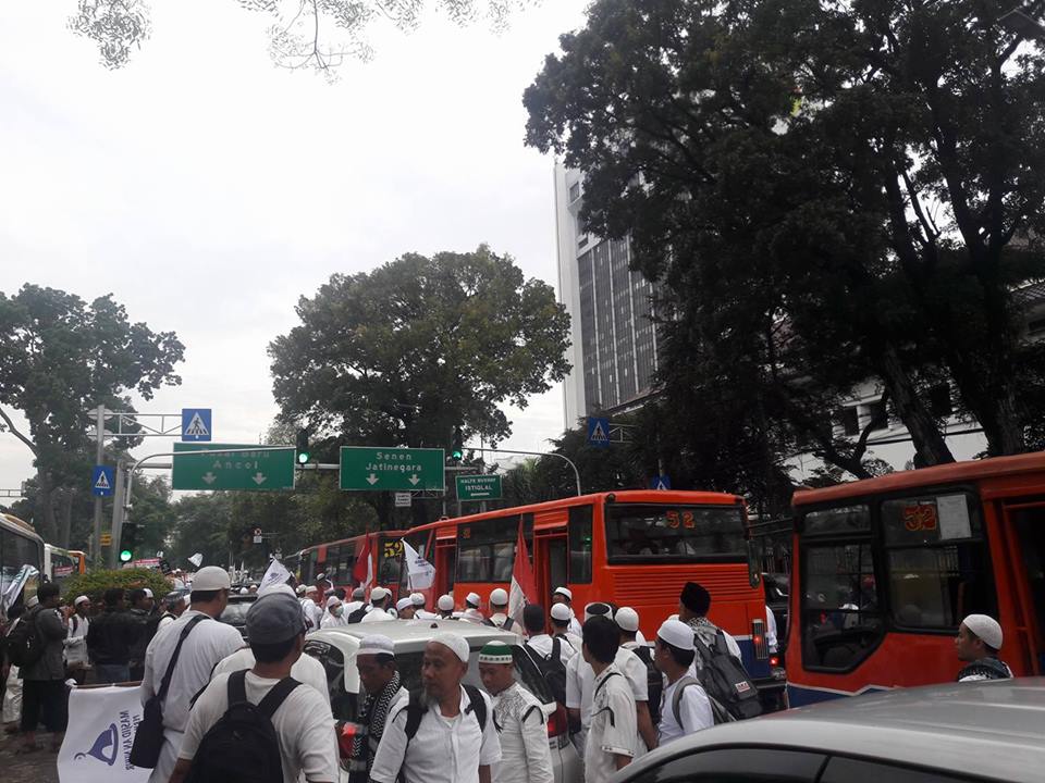 massa mulai padati ibu kota jakarta © 2016 berbagai sumber