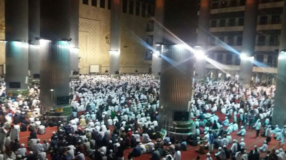 Massa aksi 4 November kumpul di Masjid Istiqlal, ini foto-fotonya