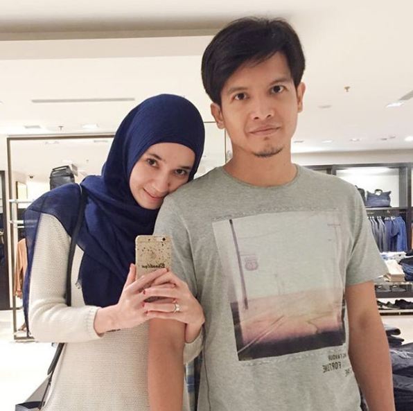 Dhini dan dimas tetap mesra © 2016 Instagram