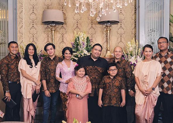 Vanessa Angel akhirnya tunangan dengan cucu Soekarno, siap nikah nih?