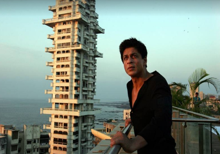 Inilah 10 pose Shah Rukh Khan paling khas, stylish abis 