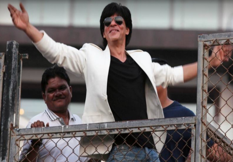 Inilah 10 pose Shah Rukh Khan paling khas, stylish abis 