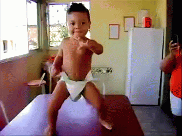 10 GIF tingkah bayi ini 'nantangin' kamu ikutan joget asyik, gemes deh