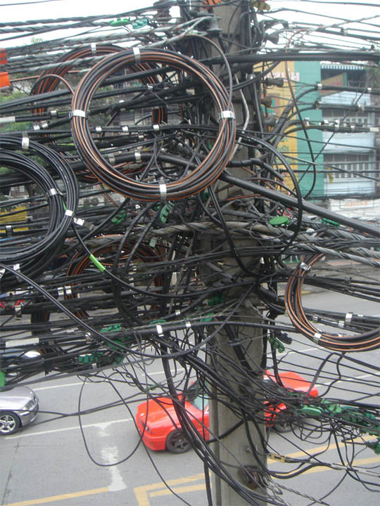 17 Foto ini bukti kalau menata kabel tak semudah yang dibayangkan