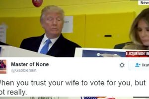 11 Reaksi netizen saat Trump ketahuan intip istrinya di bilik suara