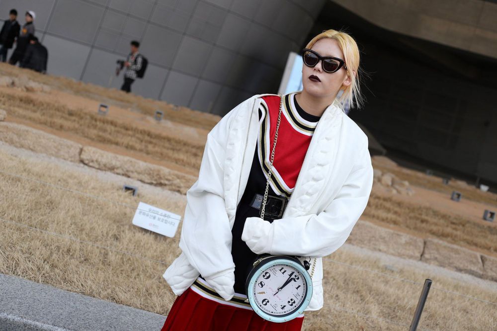 Mau gaya ala selebgram Korea? Ini 10 tren outer yang wajib kamu punya