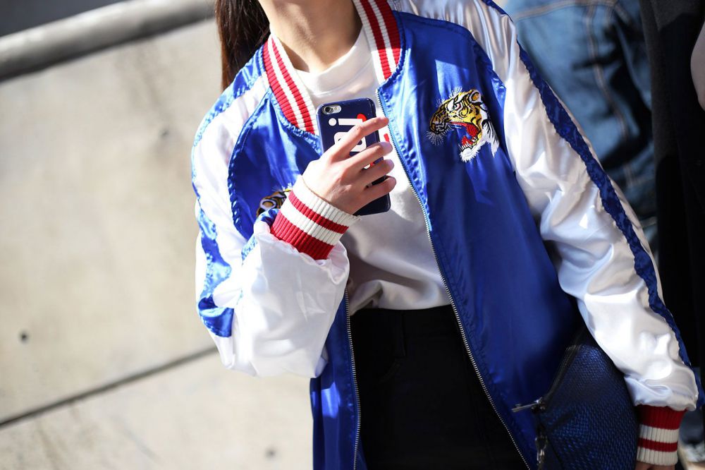 Mau gaya ala selebgram Korea? Ini 10 tren outer yang wajib kamu punya