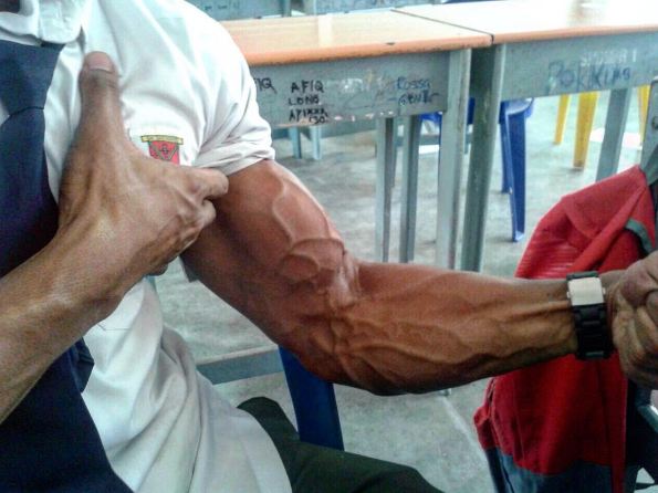 remaja berbadan kekar © 2016 Instagram