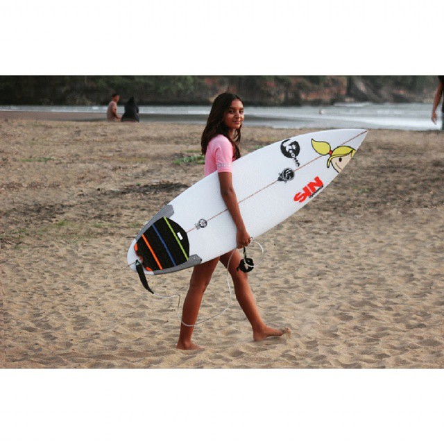 peselancar Salini Rengganis © 2016 Instagram @salinirengganis