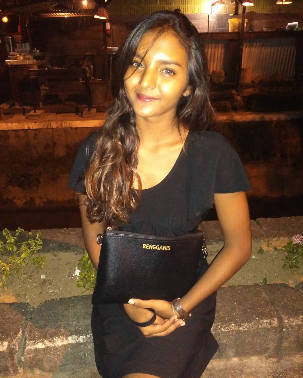 peselancar Salini Rengganis © 2016 Instagram @salinirengganis